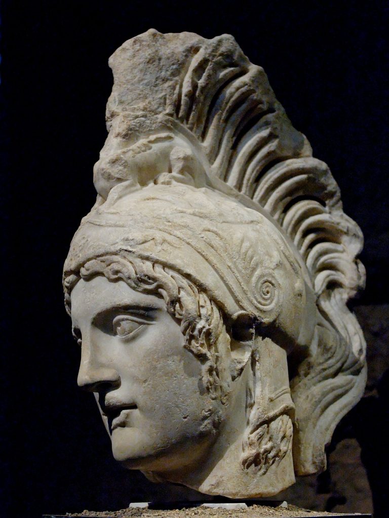 ares-dios-griego-de-la-guerra-10-mujeres